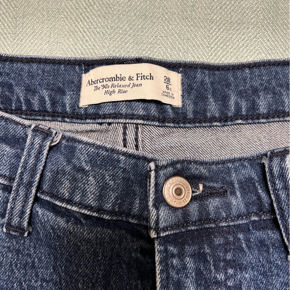 Abercrombie & Fitch High Rise 90s Relax Jean - Picture 4 of 4
